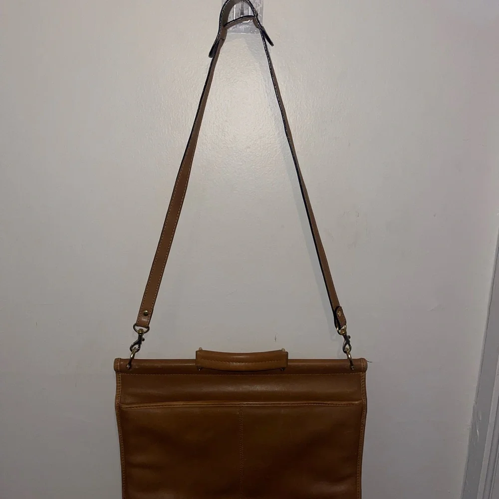 Classic Tan Leather Unisex Leather Messenger Bag
